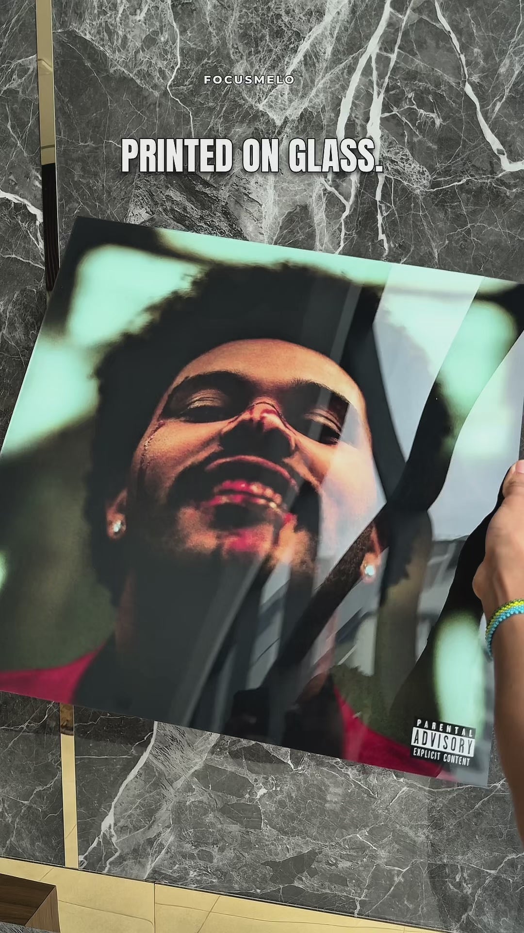 Tap your phone on the FocusMelo frame and the album starts playing